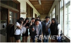 【서천】스승의 날 맞아 서천여자정보고 학생들 중학교 모교 방문