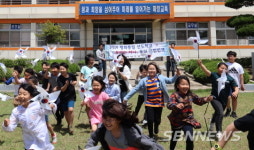 【서천】화양초, 통일을 그리다...통일 윷놀이 한마당·태극기 바람 진행