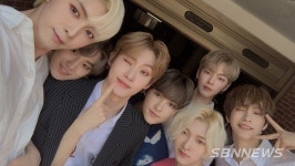 온리원오브  데뷔 하루 만에 해시태그 5555개 돌파, 앞서 온리원오브는 전날 오후 6시...