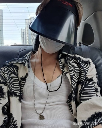 김재중(제이와이제이), “날씨 참 좋다 오랜만의 바다구나썬캡은...”