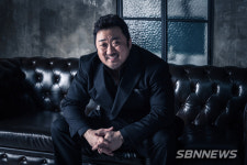 ‘이터널스’ 우주 에너지를 조종할 수 있는...