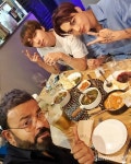 럭키의 SNS 속 근황을 살펴보니…‘으라차차 bromance in 럭키인디아...’