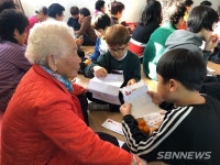 【서천】송석초, 사랑을 담은 노인대학 방문