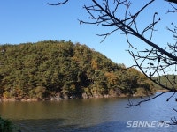 【기획탐방】붱바위(부엉바위)에서 추억을 더듬다...시인 구재기와 함께하는 舒川 山河(서천산하) 22편