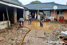 【라이프】천안지역 침수피해 집수리 지원 봉사단체와 힘 모은다