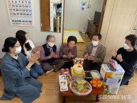 【서천】장항읍, 홀몸 어르신 6명 대상 찾아가는 생신잔치 열어