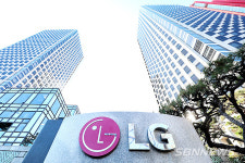 【시사】<속보> LG 모바일사업 26년만에 접는다…7월31일 철수 결정