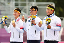 【시사】<도쿄 올림픽> 한국 양궁 남자단체전도 3번째 '금메달' 획득
