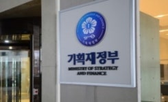 17개 공공기관 D·E 평가 받아 기관장 경고 조치...경영개선계획 제출 요구