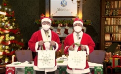 조용병 신한금융 회장, 다문화가정 아이들 위한 산타된 사연