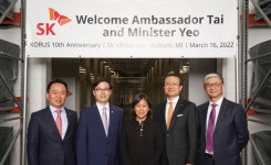 SK실트론 美공장, 한미 경제협력의 대표 성공 모델..최태원 승부수 통했다