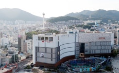 롯데百 부산 광복점, 다시 문 연다...신경전 불씨 여전
