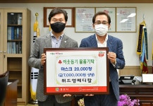 경산시 남부동 소재 위드영메디칼, 이웃돕기 물품(마스크 2만 장) 기탁