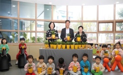 [ESG경영] 한국동서발전, 울산 182개 어린이집·250가구 공기정화 식물키트 2000개 전달