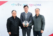 이민근 안산시장, 장하동 원후마을 주민들로부터 감사패 받아