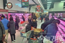 롯데마트 황금비율 명품 삼겹살...과지방 근절 AI 장비 도입