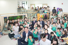 김정헌 인천 중구청장, 개원 국공립어린이집 수업 동참