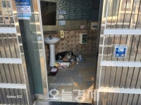 웅천 친수 공원 화장실 관리실태 엉망 ...관광 여수 망신, 먹칠