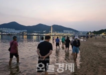 웅천 친수 공원 화장실 관리실태 엉망 ...관광 여수 망신, 먹칠