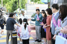 안산시, 중앙초 앞 스쿨존 교통안전 캠페인 실시