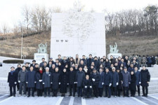 부천시, 병오년 새해 원미산 현충탑 참배로 공식 일정 시작