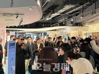 [현장르포] 하정우 와인 주세요…롯데백화점·세븐일레븐 마키키 아틀리에 와인 팝업 가보니