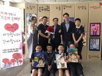 꼭 닮았네...끼 많은 대구 성광중 아이들이 그린 선생님 초상화