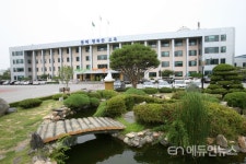 충북교육청 이정원 장학사, 류승덕·박지희·김우일 주무관, 친절공무원 선정