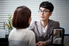 눈밑지방교정술, 피부과 레이저로도 가능