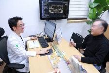 척추관협착증, 한방병원 통한 비수술적 치료법은?