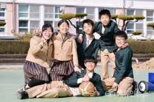 한복교복 입어보니...편하고 예뻐서 맘에 들어요