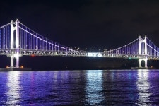 광안대교도, 부산시민공원도 아미! BTS 보랏빛 물결