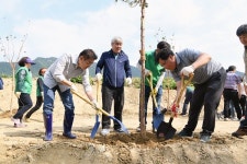 양산시민 건강숲 수목 식재 마무리