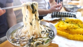 장마철엔 칼국수가 딱! 반송시장 칼국수 골목