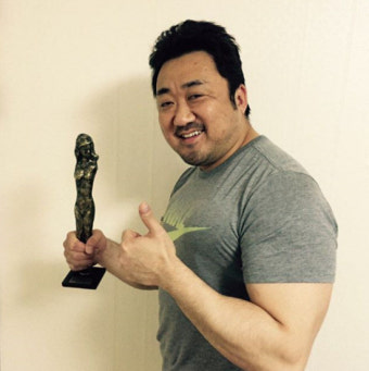 마동석 '이터널스' 길가메시로 안젤리나 졸리와 호흡...나이 열 입곱살 연하 예정화 질투?