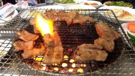 [맛집] 연탄불에 연기 풀풀~ 37년된 추억의 돼지갈비 맛집