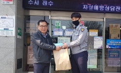 진해署, 기부된 마스크 석동 행정복지센터에 전달