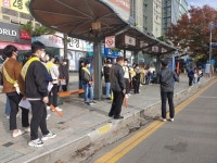 창원시, 대학생 시내버스 정류장 정차질서 유도 활동 실시