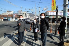진해구청장, 용원어시장 불법 주·정차 민원 현장점검