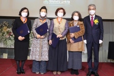 경남교육청, 유·초·중등 퇴직교원 정부포상 전수식