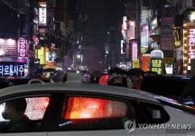 문 잠가 불법영업… 유흥시설 집합금지 위반 53명 입건