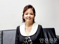[인터뷰] '정통 트로트' 가수 나미애가 말하는 '눈물젖은 두만강', 그리고 인생