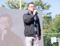축사하는 신동성 국제로타리 3690지구 총재