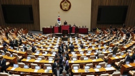 노태우 300억 비자금 의혹 국감장으로...파주 550평 묘역도 눈길