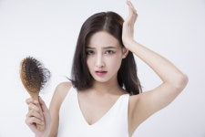얼굴보다 두피에 티트리, 비듬 및 각질 완화 도와