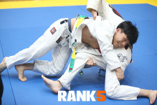 [R5포토] 제발 좀 넘어져라 태클 시도하는 고등학생 주짓수 수련인…고등챔프 시즌1