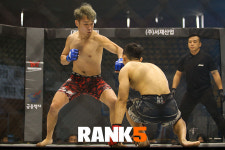 [R5포토] 김용희, 황명섭 안면에 뻗은 정확한 펀치…ZFC 02