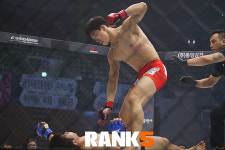 [R5포토] 이현수, 차마 나가지 못하는 주먹…ZFC 02