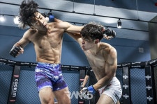 [R5포토] 파이널멀티짐의 대들보 이인제, 회심의 크로스 카운터