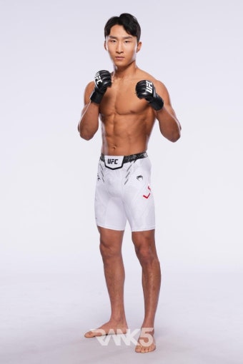 '코리안 타이거' 이정영, UFC 데뷔전 완봉승